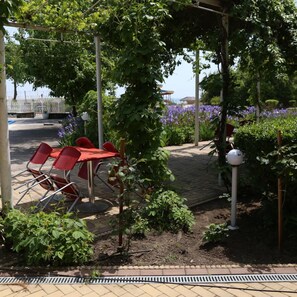 Outdoor dining - Amiral Hotel (Constanta)