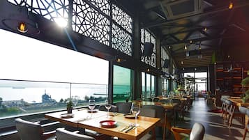 Se sirven desayunos, comidas, cenas y cocina italiana
