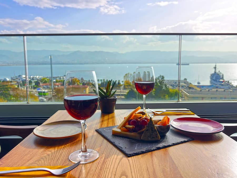 Breakfast, lunch, dinner served; Italian cuisine