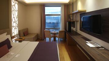 Minibar, in-room safe, desk, soundproofing