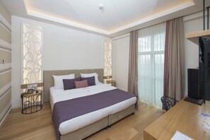 Minibar, in-room safe, desk, soundproofing - Wes Hotel Izmit (Izmit)