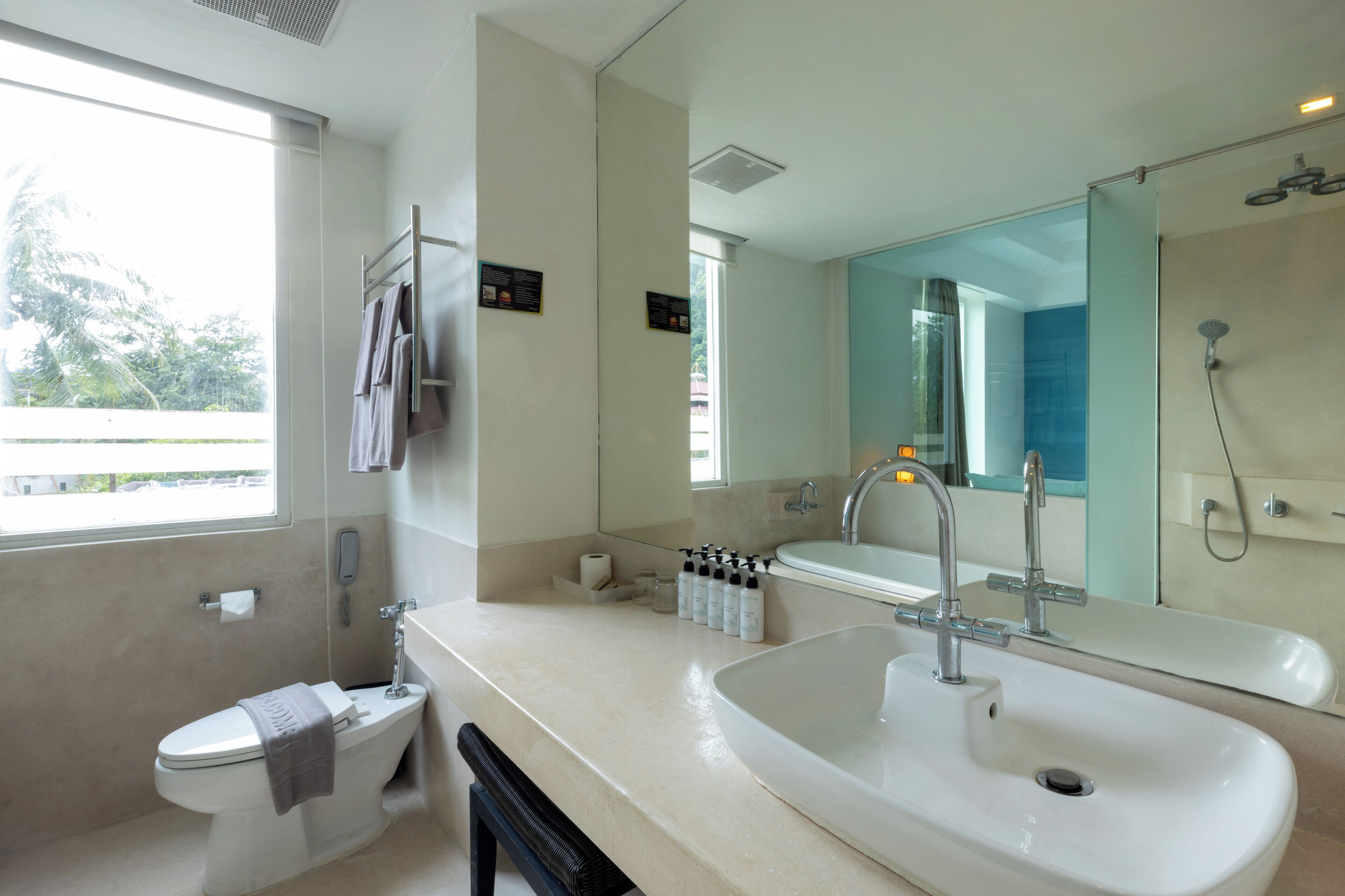 mini suite | bathroom | free toiletries, slippers, towels