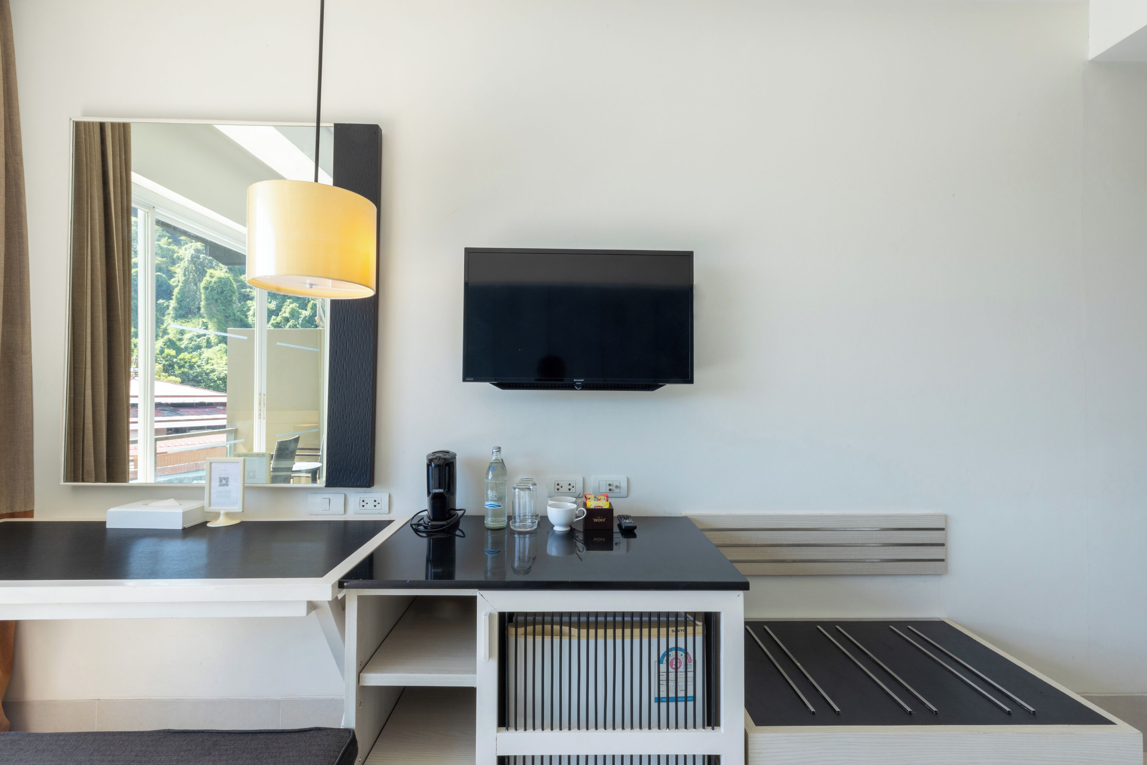 studio | free minibar items, in-room safe, desk, rollaway beds