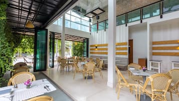 Aamiainen, lounas ja illallinen