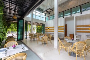 Breakfast, lunch and dinner served - Navinda Krabi (Krabi)
