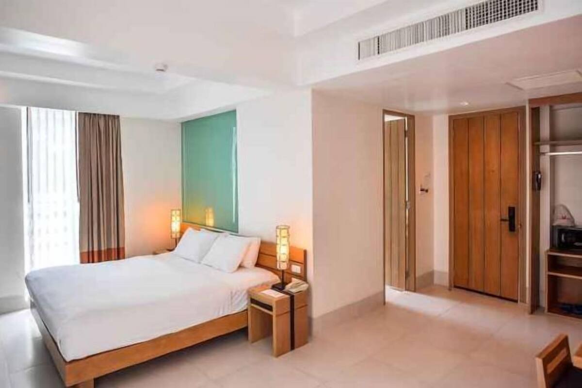 Minibar (some free items), in-room safe, desk, rollaway beds (surcharge)