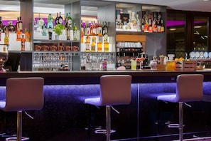 Cocktailbar, Speisen im Freien, täglich geöffnet