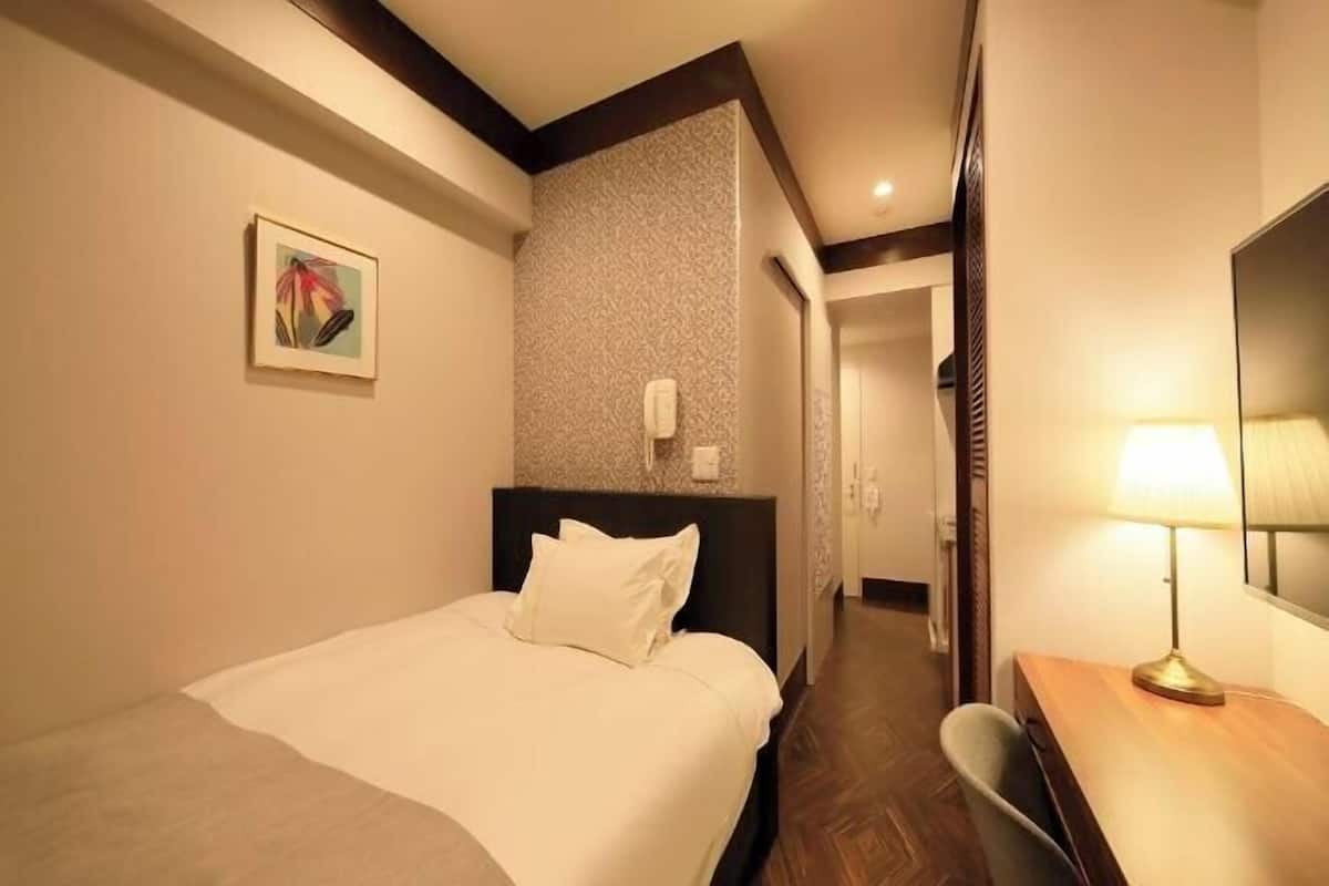 1 bedroom, premium bedding, down duvets, individually decorated