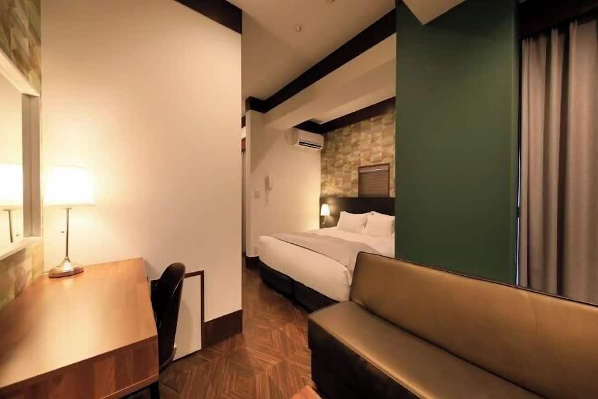 1 bedroom, premium bedding, down duvets, individually decorated