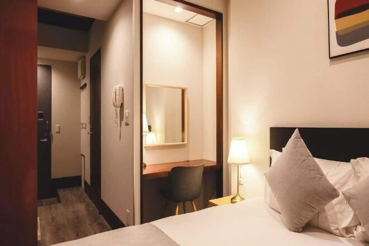 1 bedroom, premium bedding, down duvets, individually decorated