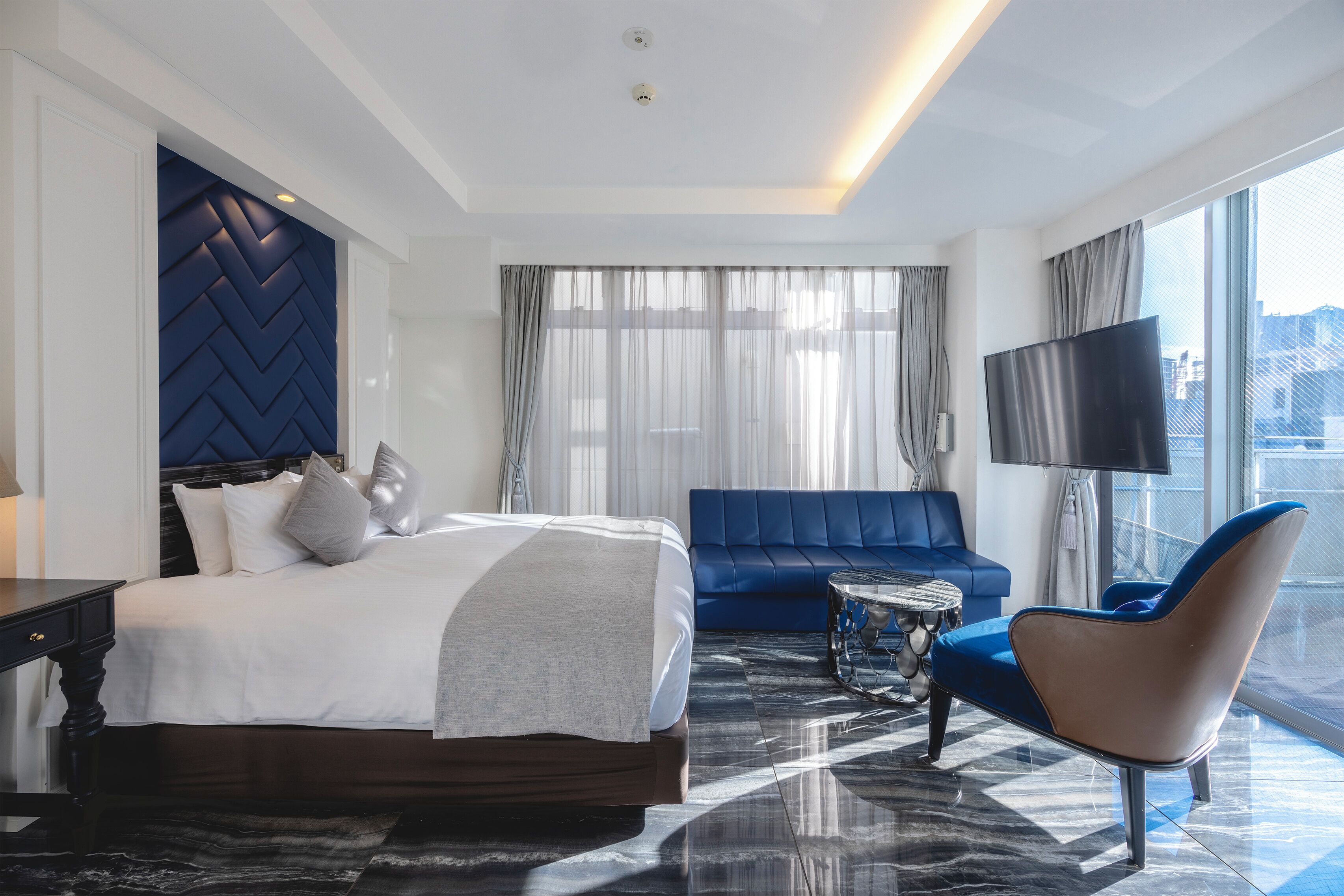 高级房, 无烟房, 副楼 (King Room, Balcony) | 高档床上用品、羽绒被、特色装修、特色家居