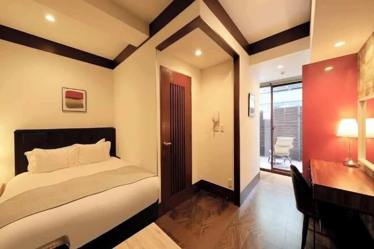 1 bedroom, premium bedding, down duvets, individually decorated