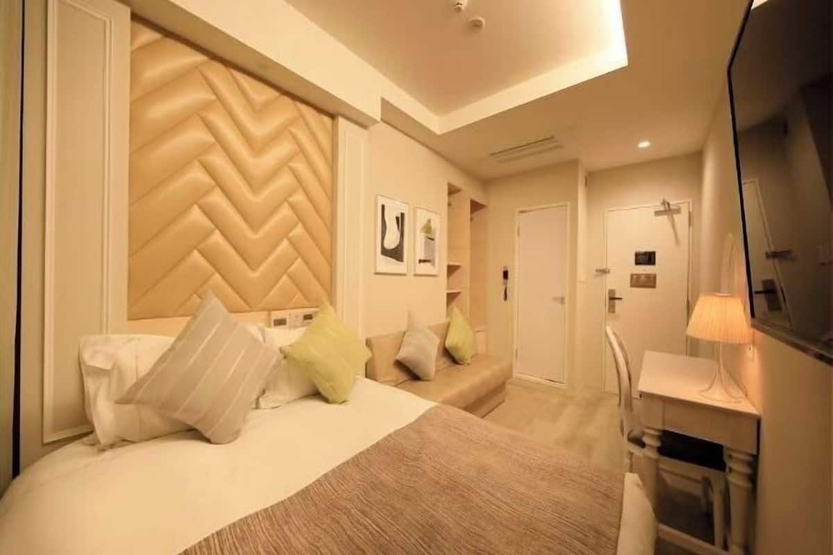 1 bedroom, premium bedding, down duvets, individually decorated