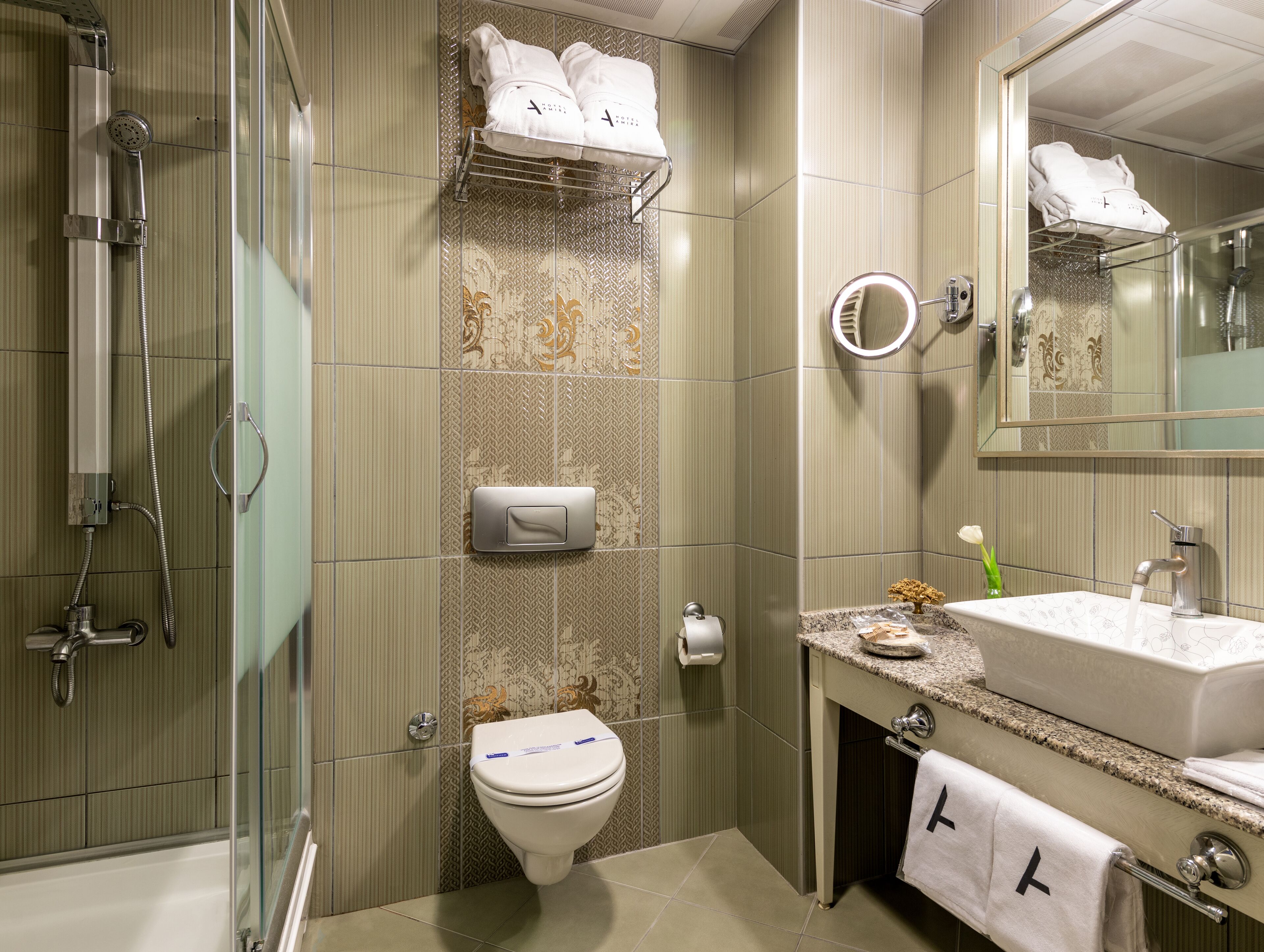 family room (corner) | bathroom | free toiletries, hair dryer, bathrobes, slippers