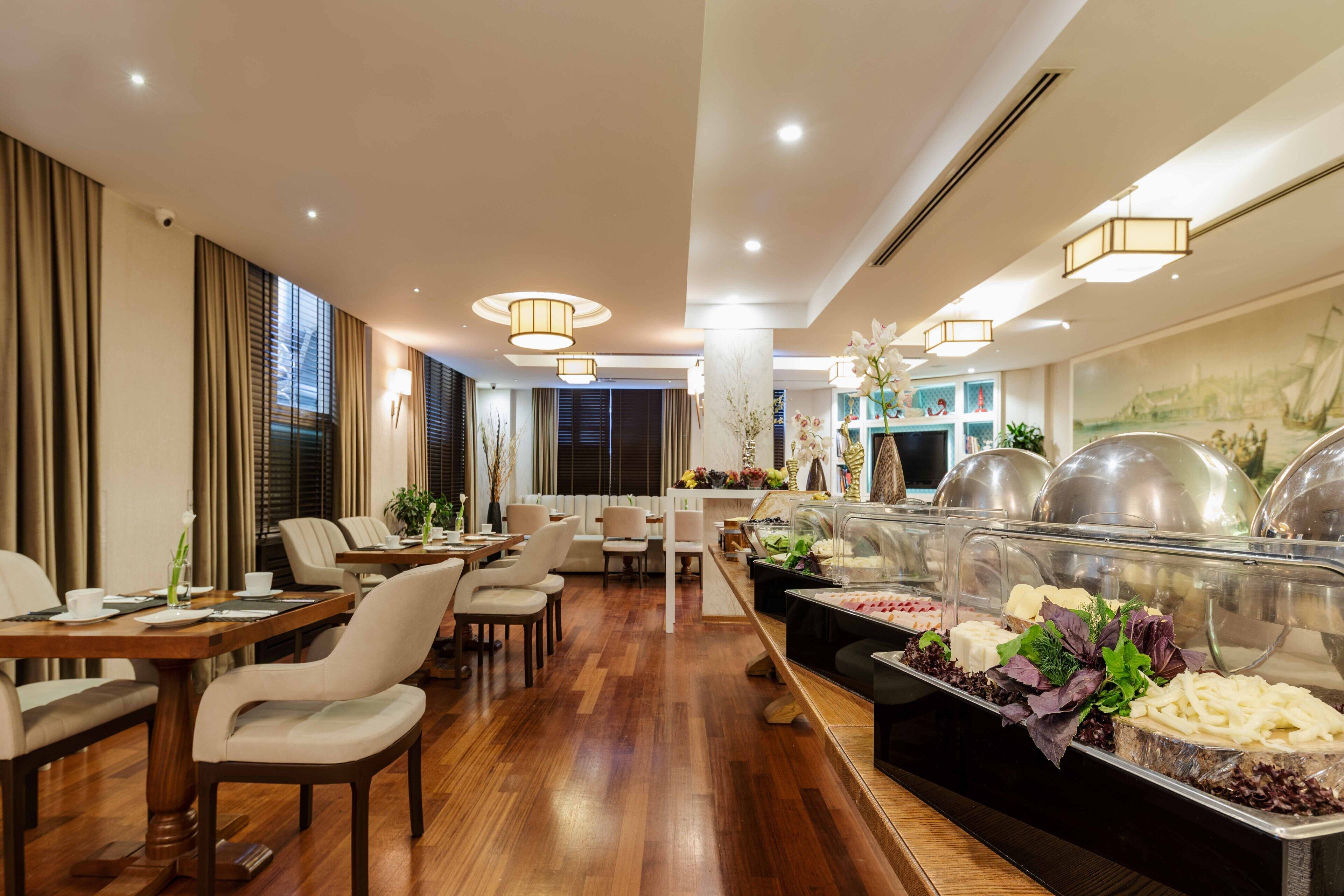 Daily buffet breakfast for a fee