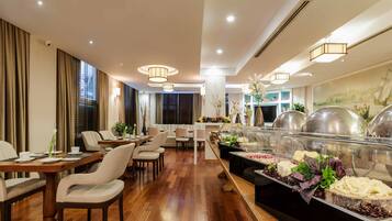 Daily buffet breakfast for a fee