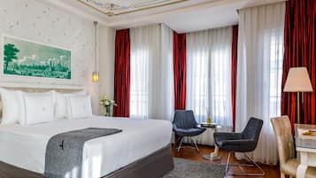 Ropa de cama de alta calidad, camas Tempur-Pedic y minibar