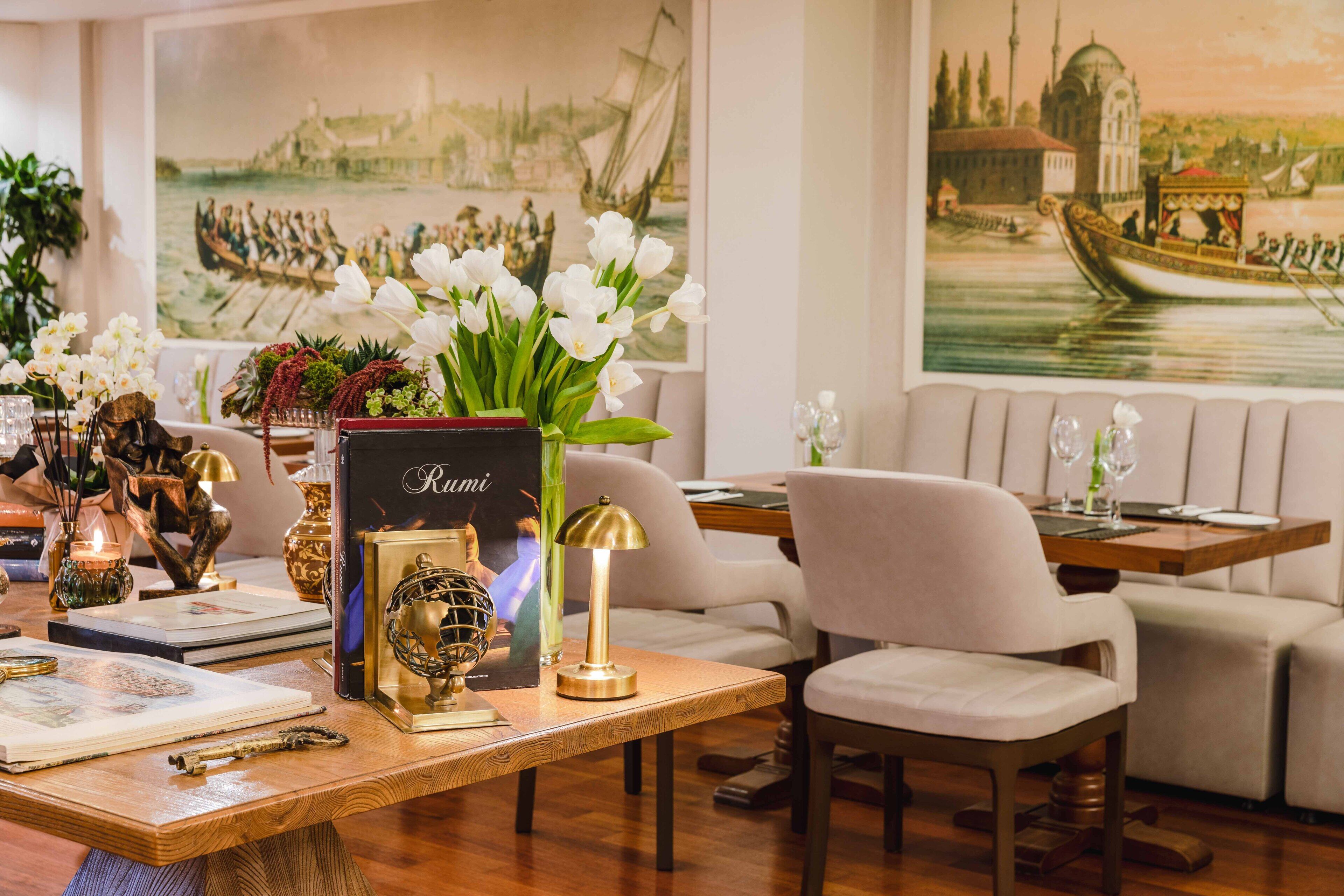 2 restaurants, breakfast served