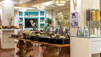 Desayuno buffet todos los días (con cargo)