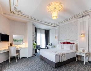 Premium bedding, Tempur-Pedic beds, minibar, in-room safe - Hotel Amira Istanbul (Istanbul)