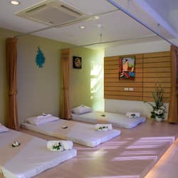 Espace de soins en plein air, soins corporels, soins d'aromathérapie