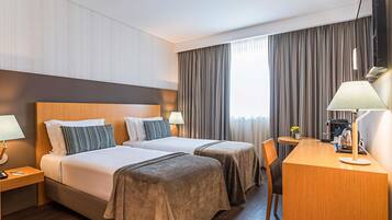 Hypoallergeen beddengoed, een kluis op de kamer, een bureau