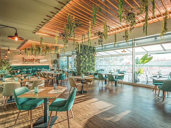 Breakfast, lunch, dinner served; Mediterranean cuisine