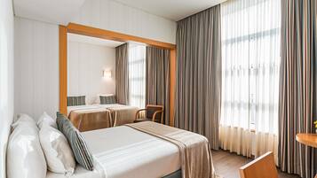 Hypo-allergenic bedding, in-room safe, desk, laptop workspace