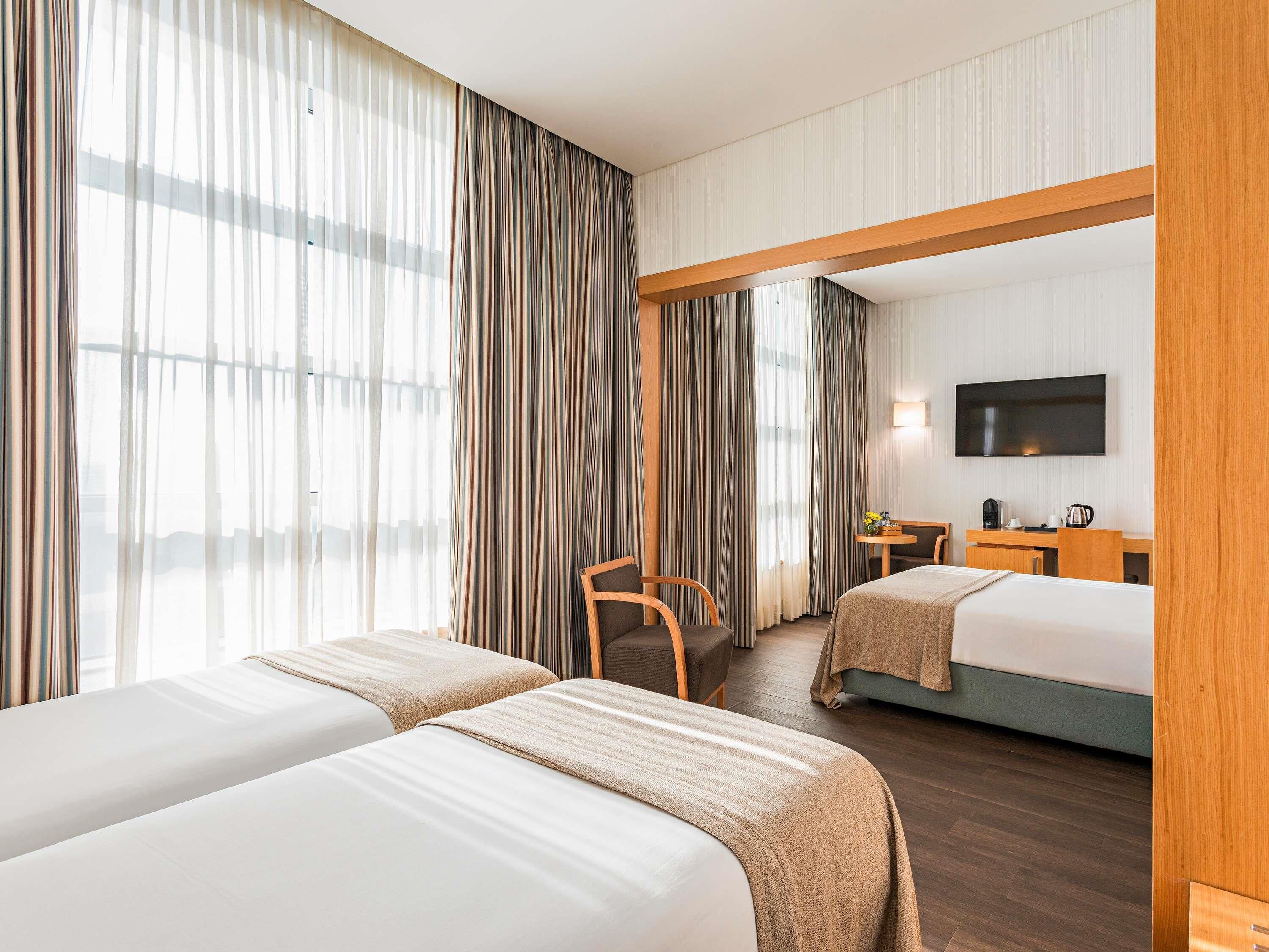 Υποαλλεργικά κλινοσκεπάσματα, χρηματοκιβώτιο στο δωμάτιο, γραφείο 