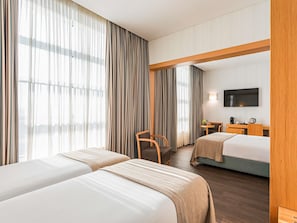 Literie hypoallergénique, coffres-forts dans les chambres, bureau