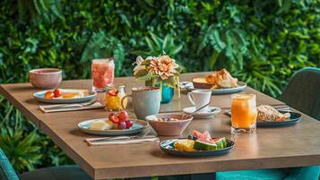 Se sirven desayunos, comidas y cenas