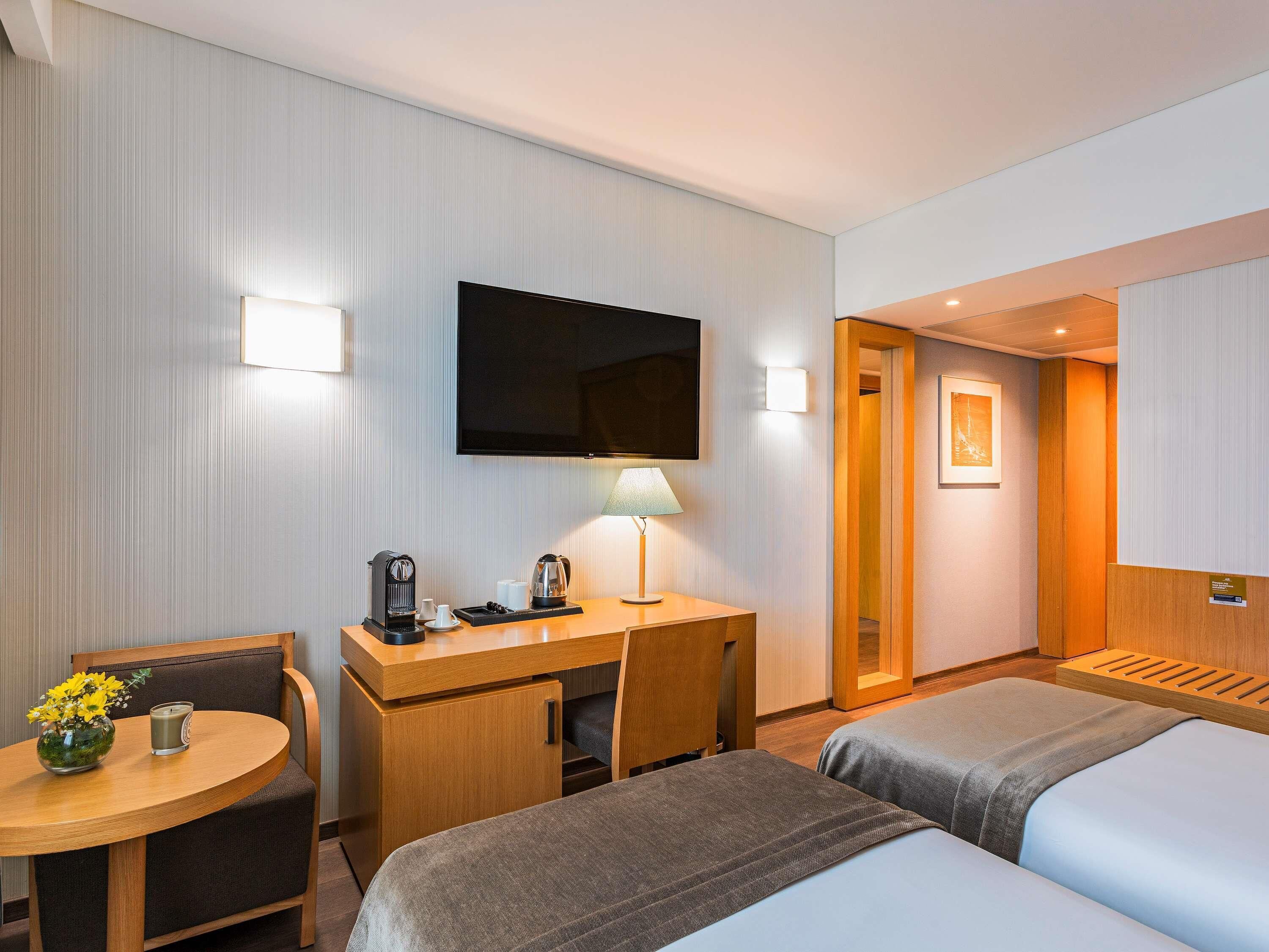 Privilege, Twin Room, 2 Twin Beds | Hypo-allergenic bedding, in-room safe, desk, laptop workspace