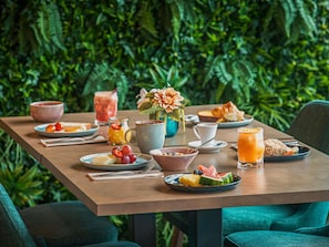 Breakfast, lunch, dinner served; Mediterranean cuisine