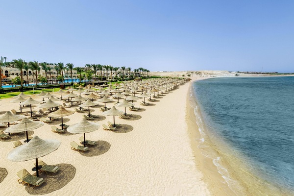 Private beach nearby, free beach shuttle, sun loungers, beach towels