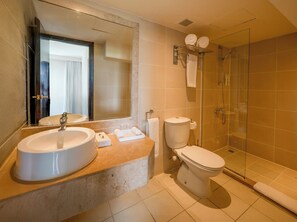 Family, Queen Bed, Garden View | Bathroom | Shower, eco-friendly toiletries, hair dryer, towels - JAZ Neo Sharks Bay (Sharm El Sheikh)