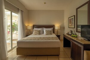 Select Comfort beds, in-room safe, blackout curtains
