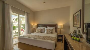 Chambre Standard, 1 grand lit, vue piscine