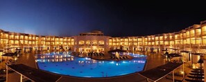 Outdoor pool, pool umbrellas, sun loungers - JAZ Neo Sharks Bay (Sharm El Sheikh)