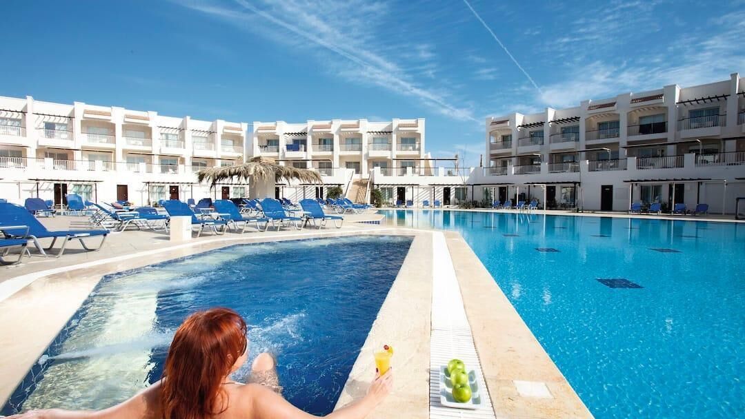 Outdoor pool, pool umbrellas, sun loungers