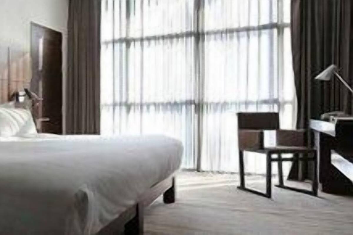 Pillowtop beds, minibar, in-room safe, desk