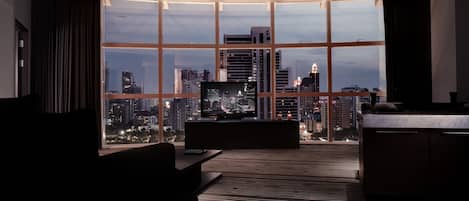 1 bedroom, pillow-top beds, minibar, in-room safe