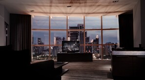 Pillowtop beds, minibar, in-room safe, desk - S31 Sukhumvit Hotel (Bangkok)