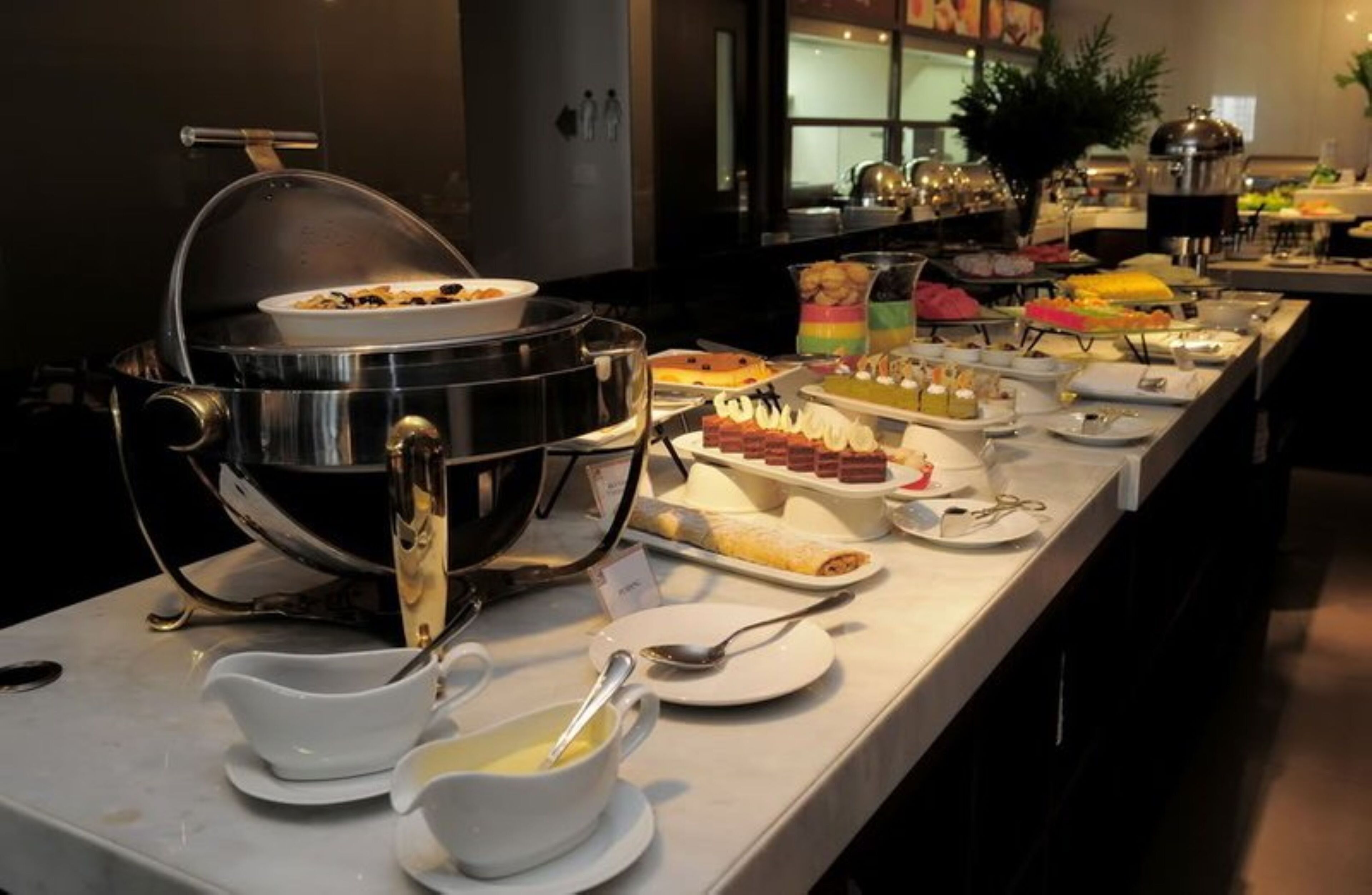 free daily full breakfast