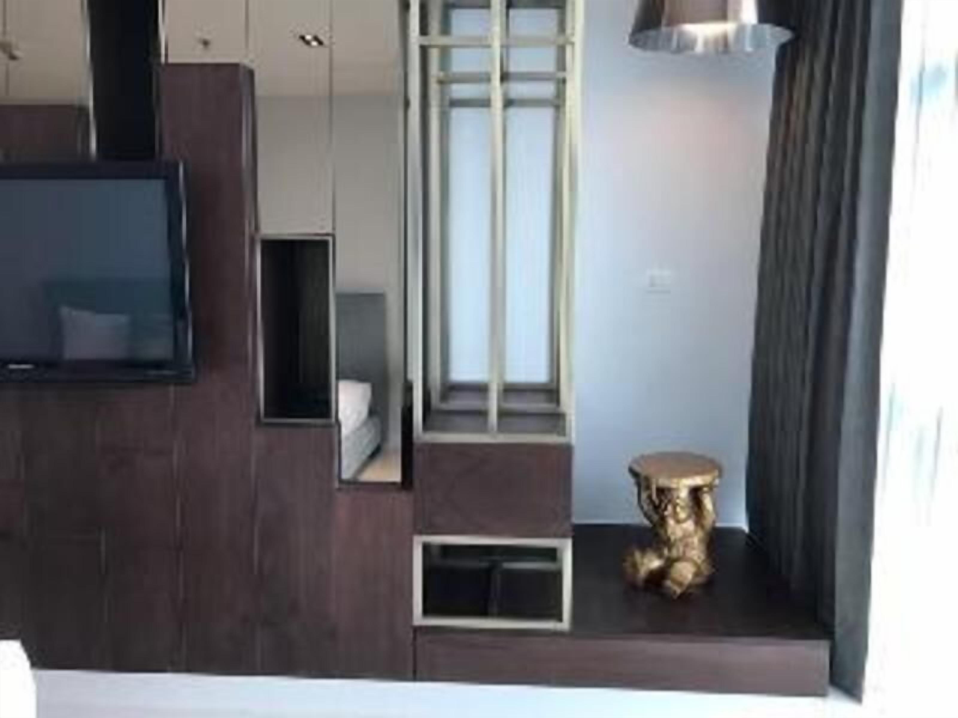 Camas con pillow-top, minibar y caja de seguridad en la habitación 