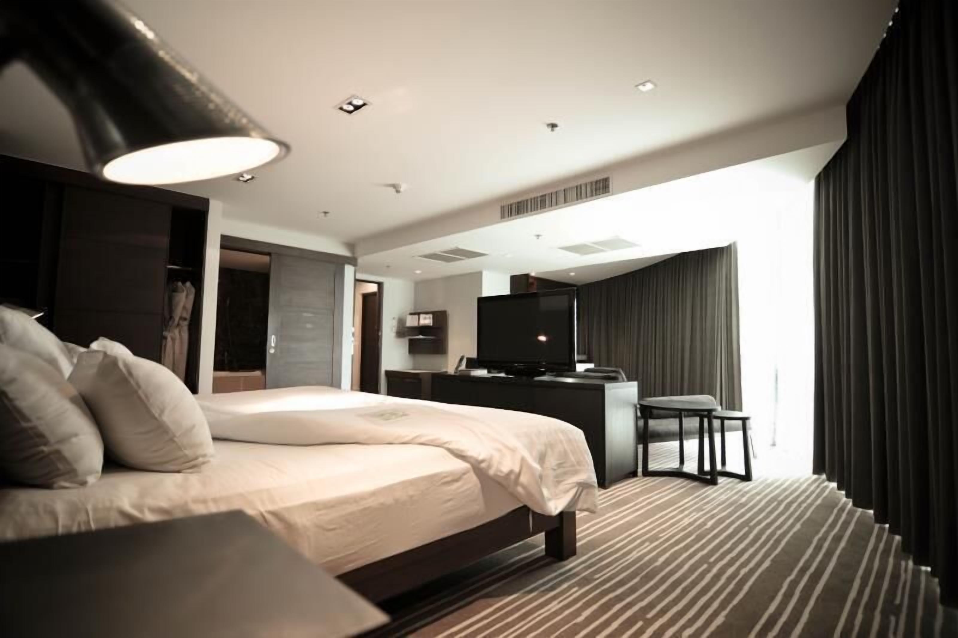 Camas com colchões pillow-top, frigobar, cofres nos quartos