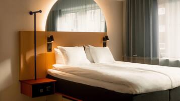Room, 1 Queen Bed | Hypo-allergenic bedding, in-room safe, blackout curtains, free WiFi