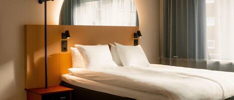 Room, 1 Queen Bed | Hypo-allergenic bedding, in-room safe, free WiFi, bed sheets