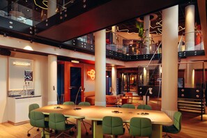 Bar (on property) - Scandic Go, Grensen 20 (Oslo)