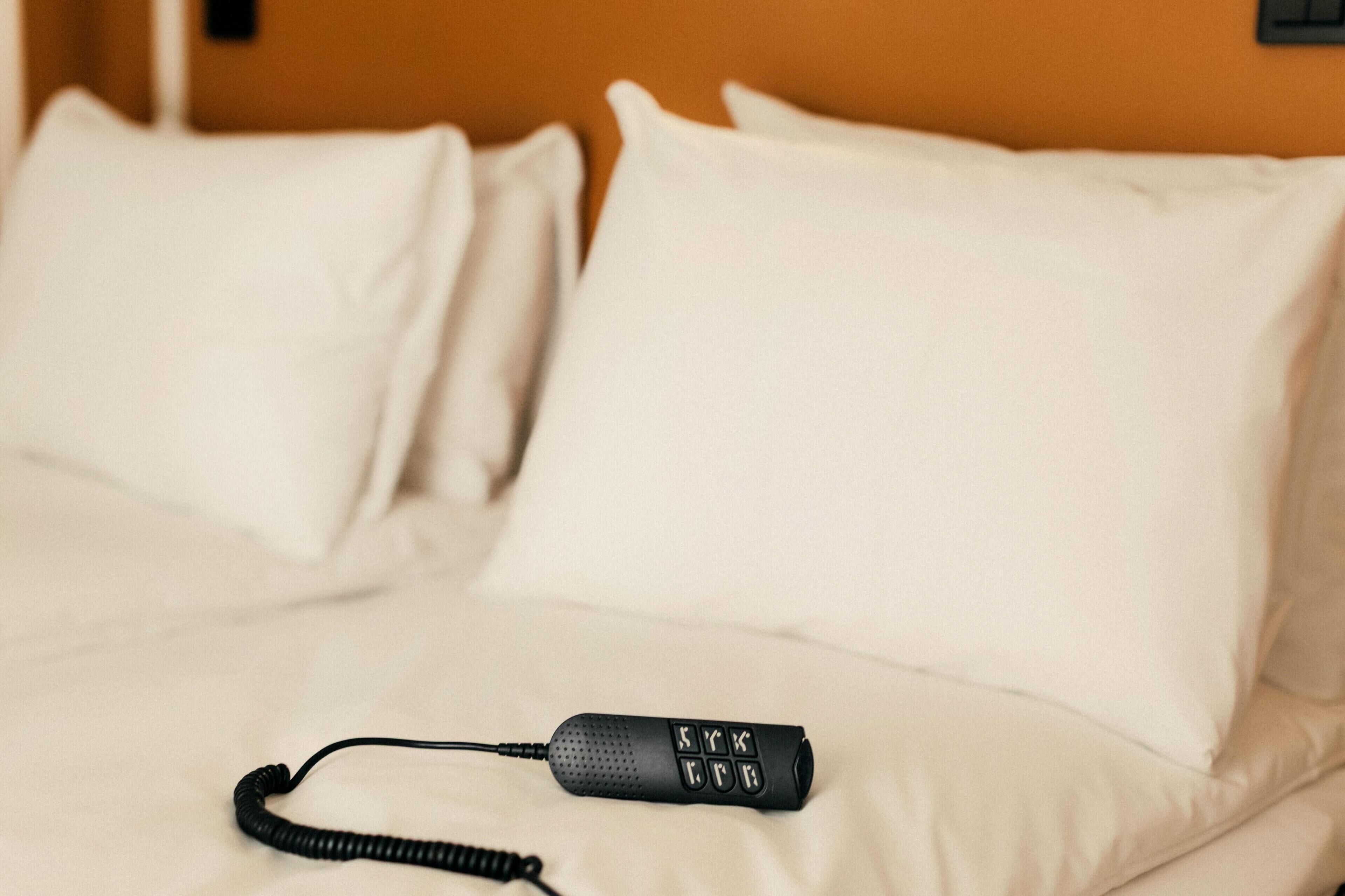 Room, 1 Queen Bed | Hypo-allergenic bedding, in-room safe, blackout drapes, free WiFi