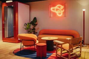 Bar (on property) - Scandic Go, Grensen 20 (Oslo)